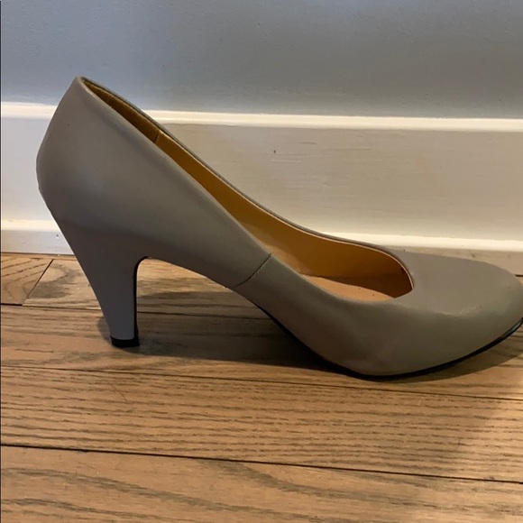 Modcloth Gray Heels - Picture 2 of 10